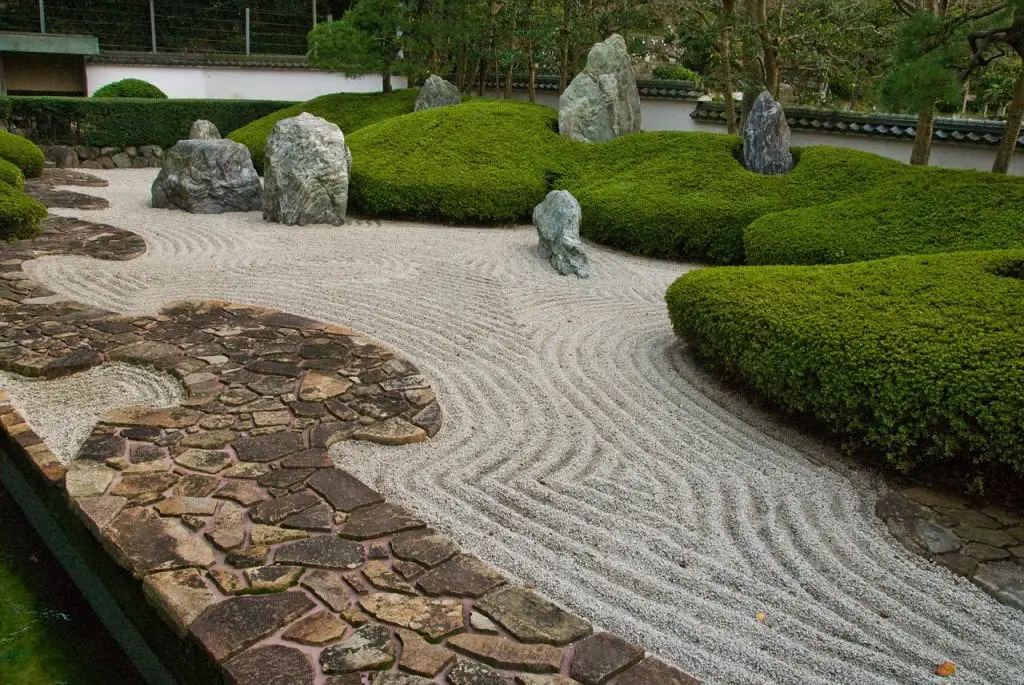 How to make a zen garden