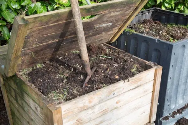 Image of DIY rotary composter made of wood