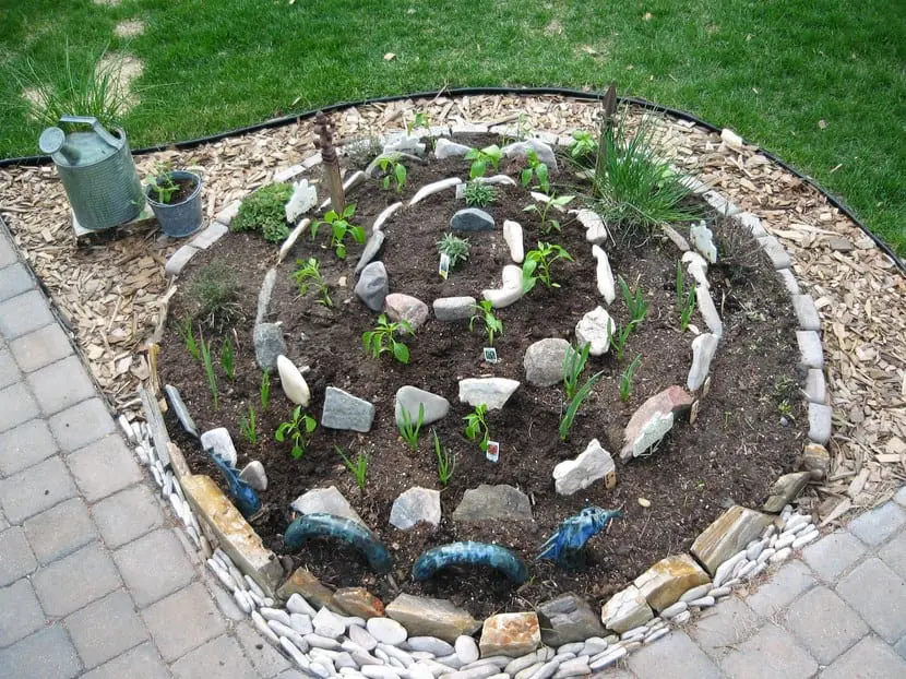 How to make a spiral garden at home