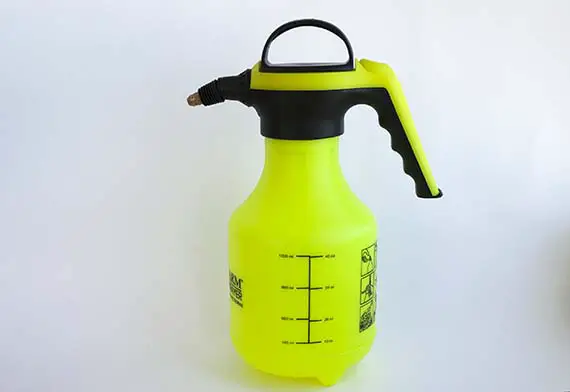 Pre-pressure water sprayer | Gardening On