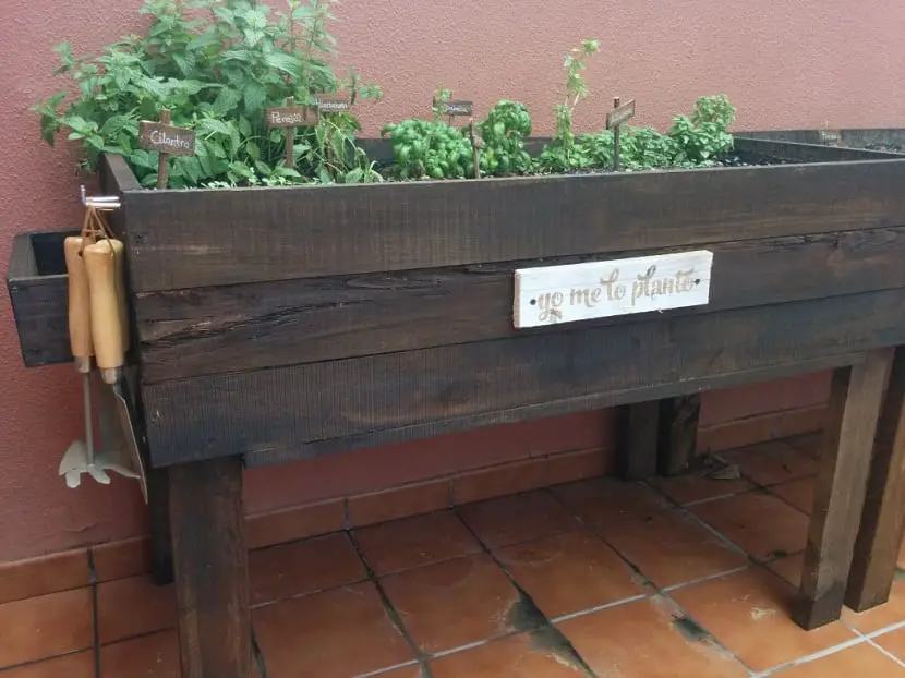 Recycle pallets to have an ecological garden