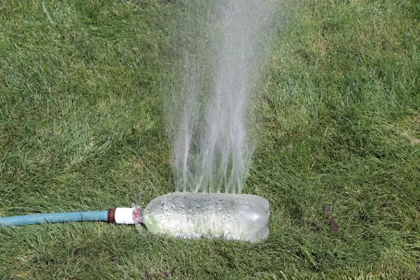 How to make a quick and easy homemade sprinkler