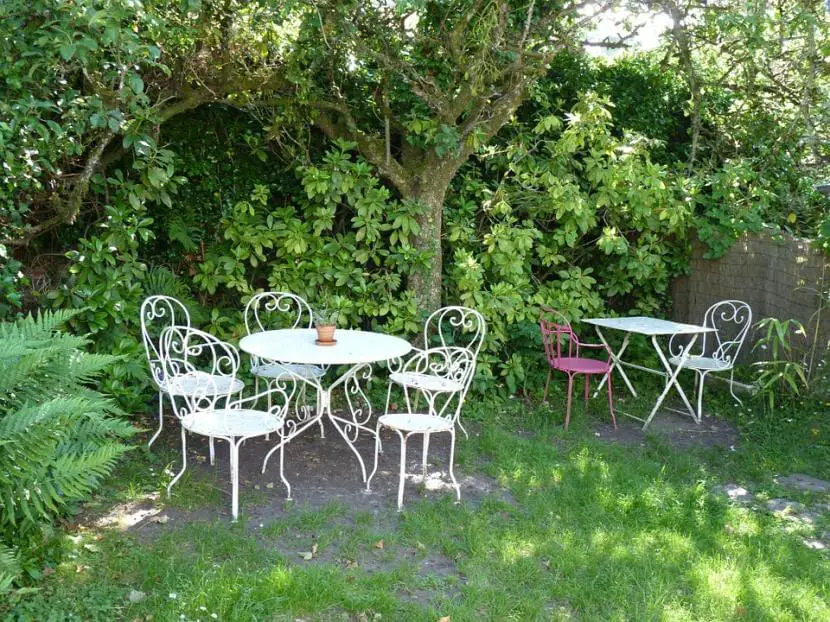 How to maintain garden furniture