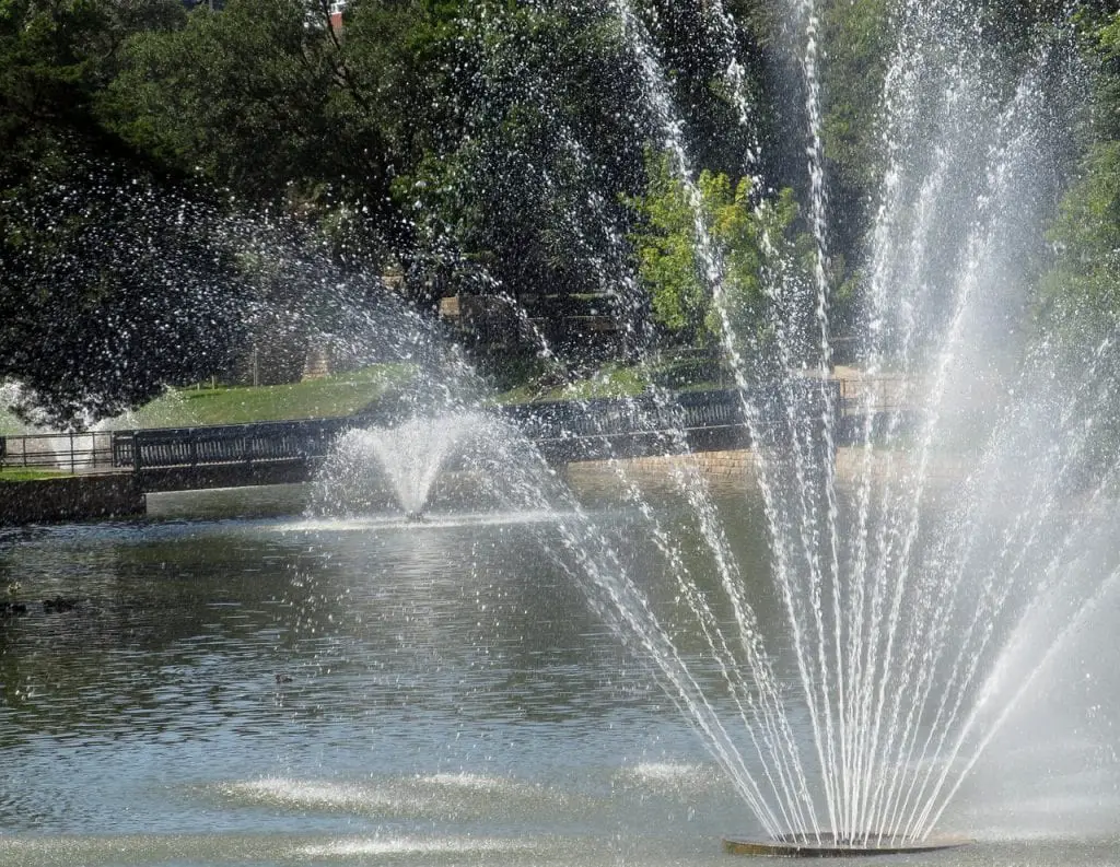 Ideas to decorate the garden with fountains