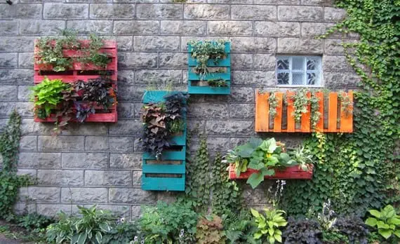 Recycled pallets in the garden