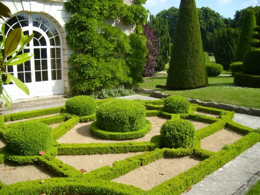 What does a French garden have to be like?
