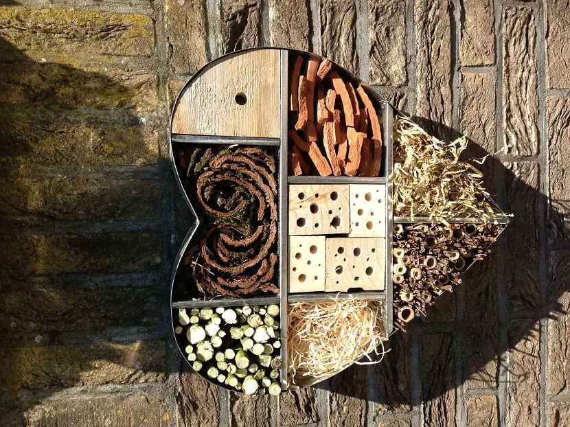 What is the use of installing an insect hotel?