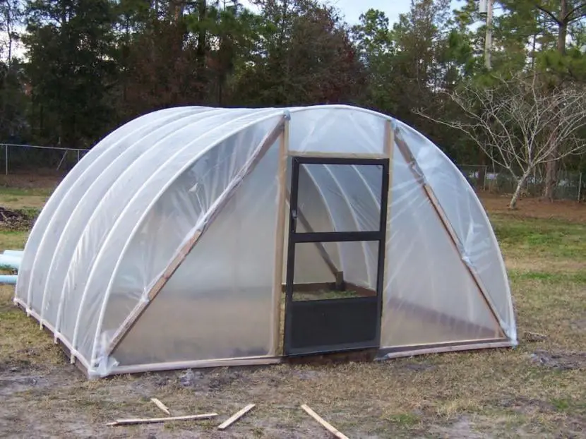 What types of greenhouse plastic are there?
