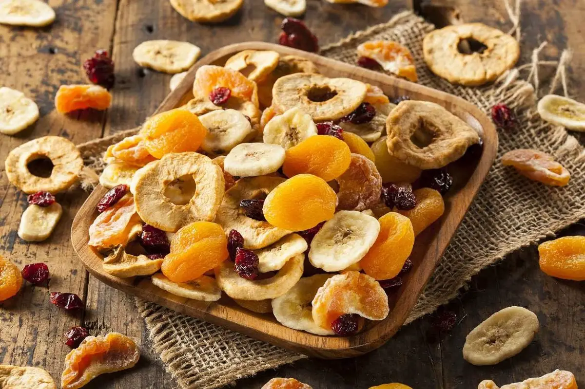 Dried fruit: characteristics, how to make them and properties