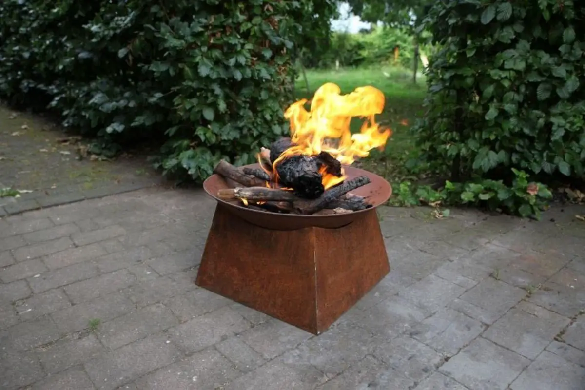 How to buy an outdoor fire pit